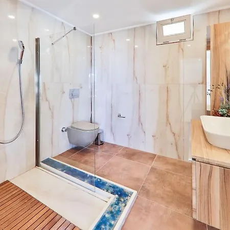Luxury 2 Bed With Infinity Pool & Sea Views كاس