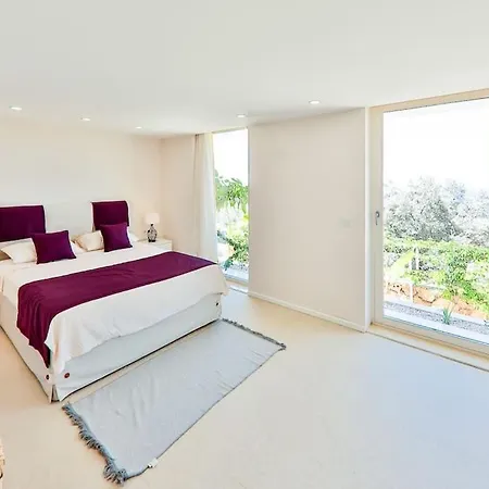 Luxury 2 Bed With Infinity Pool & Sea Views فيلة
