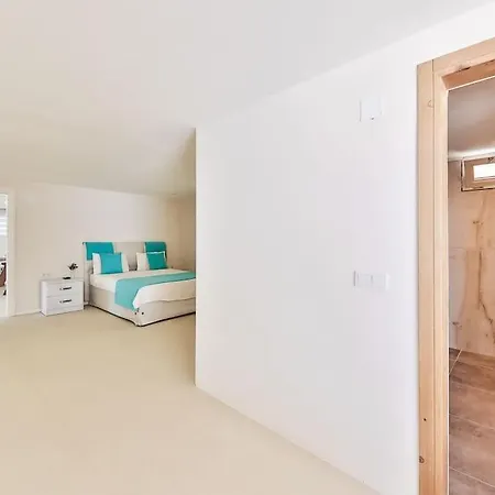 Luxury 2 Bed With Infinity Pool & Sea Views كاس