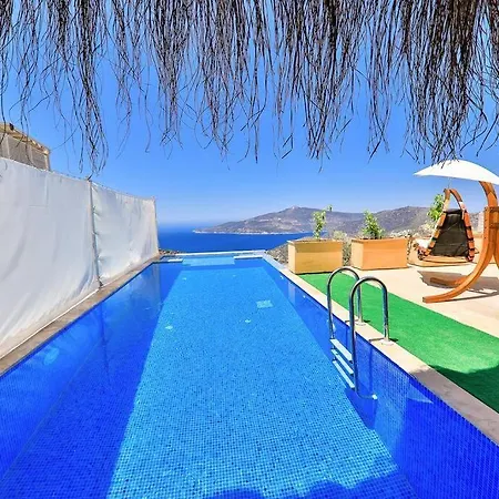 Luxury 2 Bed With Infinity Pool & Sea Views וילה