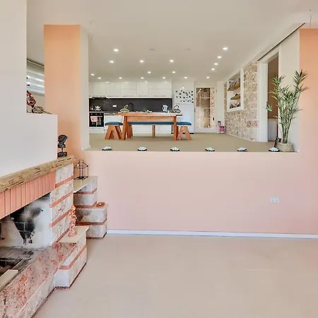 Luxury 2 Bed With Infinity Pool & Sea Views וילה