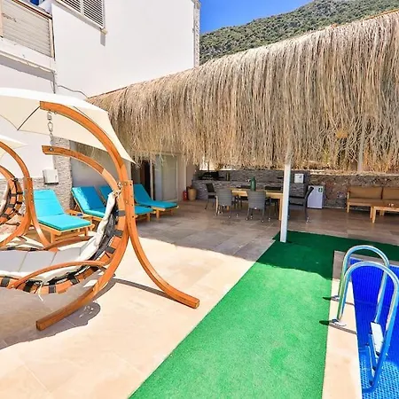 Luxury 2 Bed With Infinity Pool & Sea Views וילה